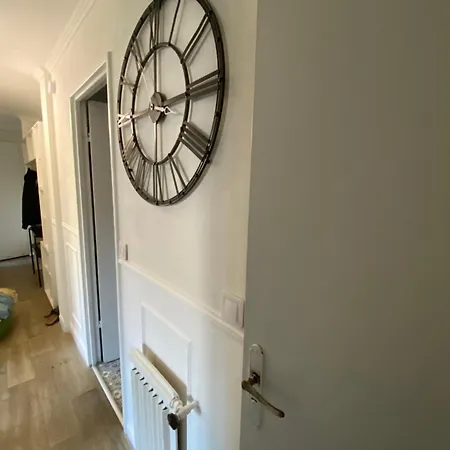 Bel Appartement Spacieux ,Convivial De 3 Chambres Avec Parking Prive Secure Caen Exterior foto