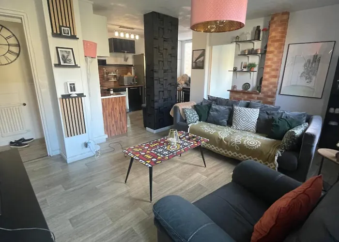 Bel Appartement Spacieux ,Convivial De 3 Chambres Avec Parking Prive Secure